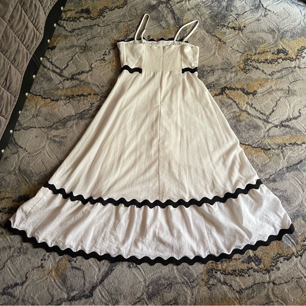 Elegant White and Black Midi Dress - Picture 2 of 5